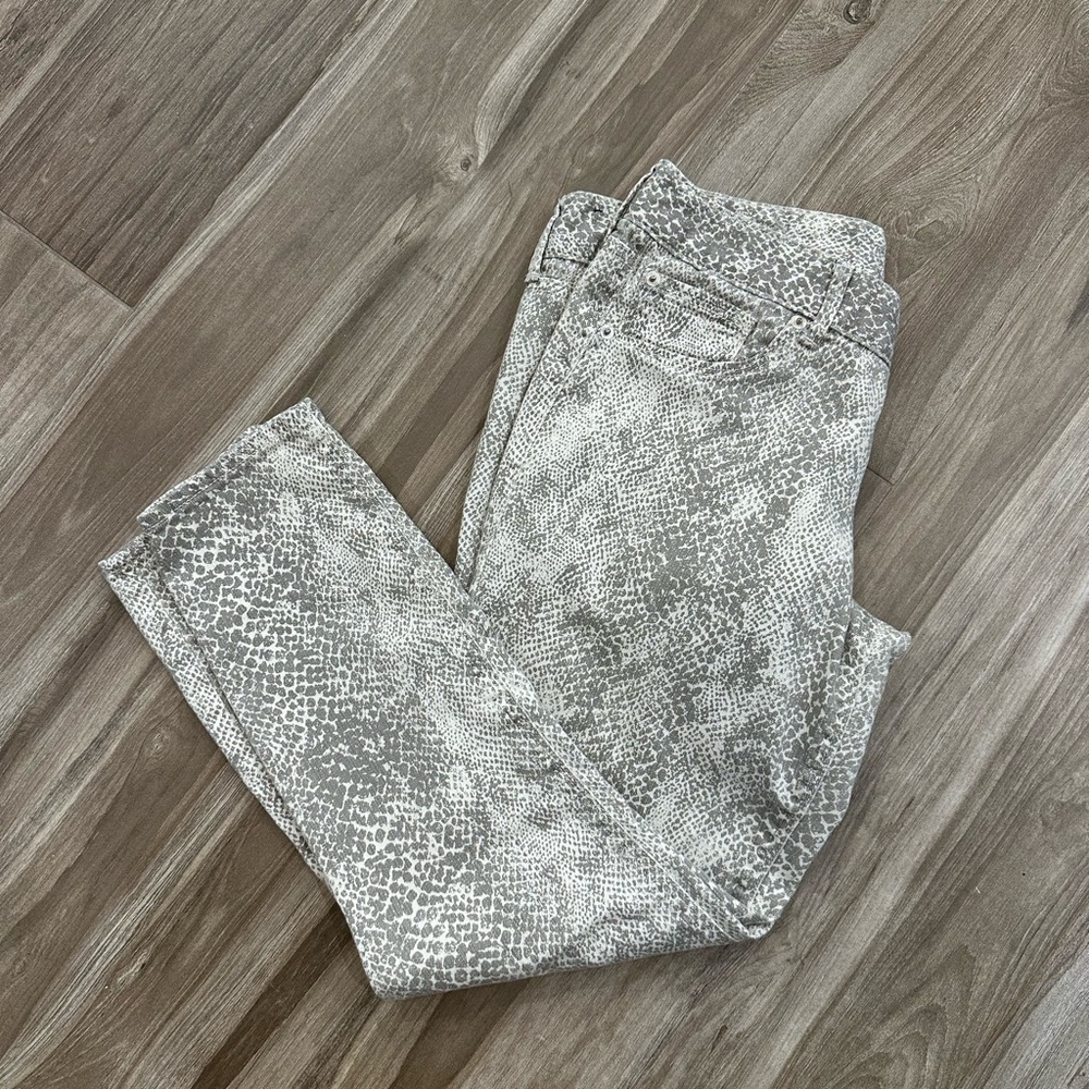Express snake print strait pants. Size 6. Very comfortable!!